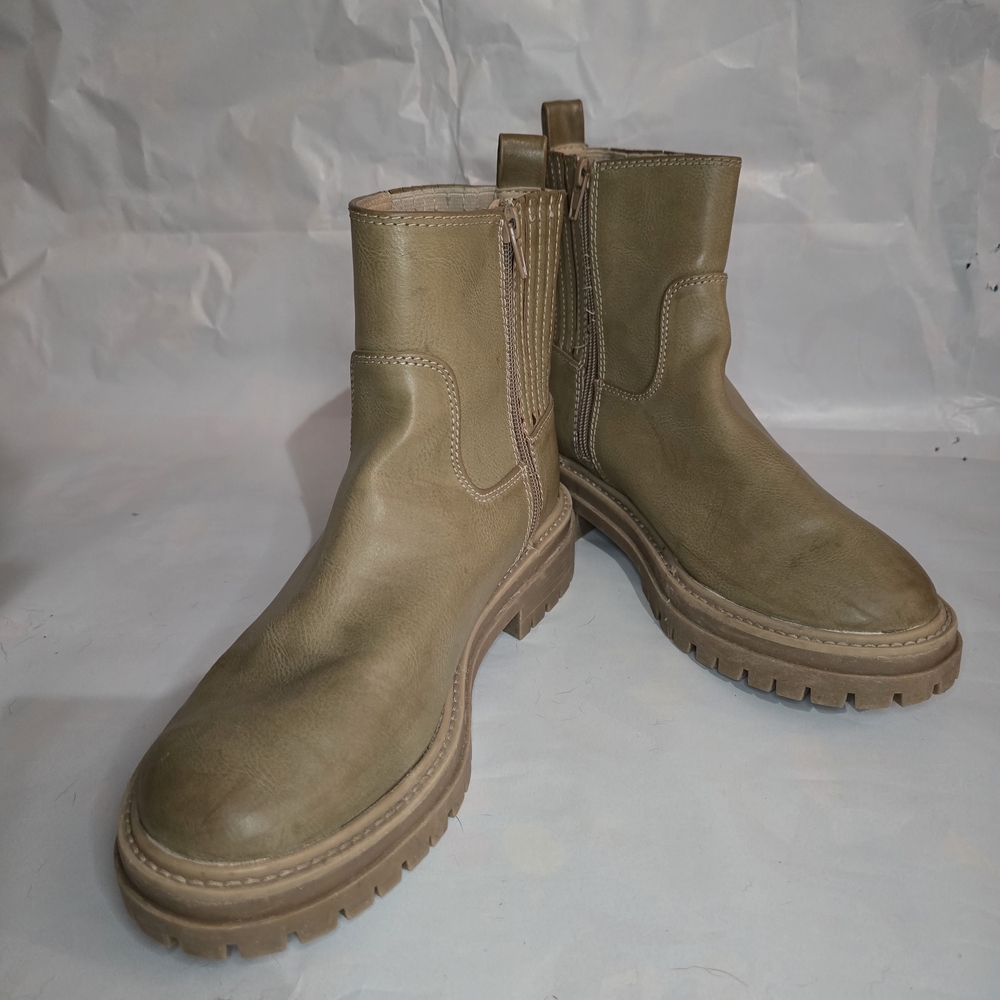 Time And Tru Women's Khaki Leather Chelsea Boots